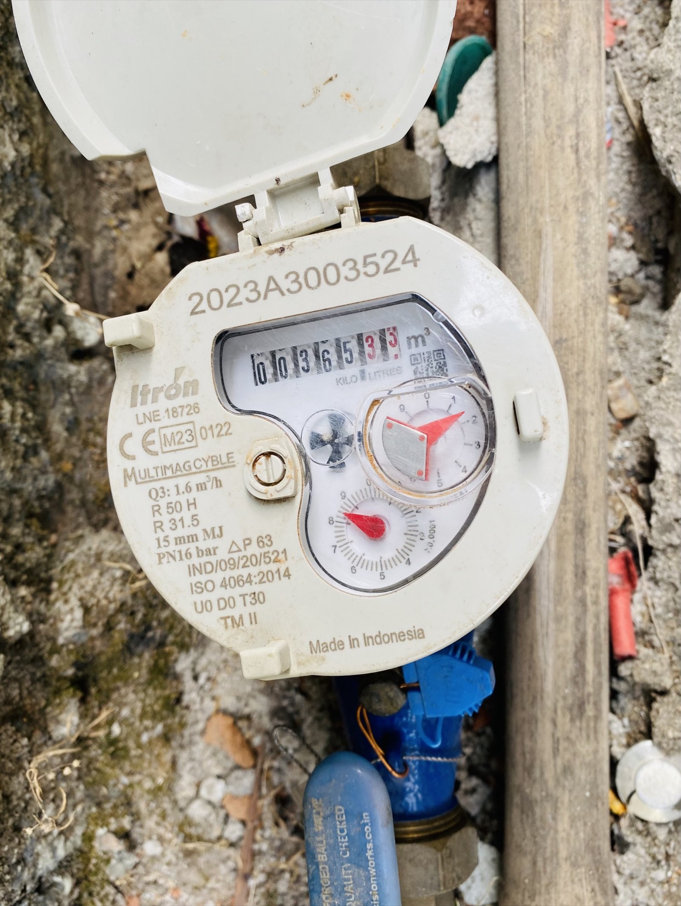 A household water meter. The bill, and the footprint, are read from here.