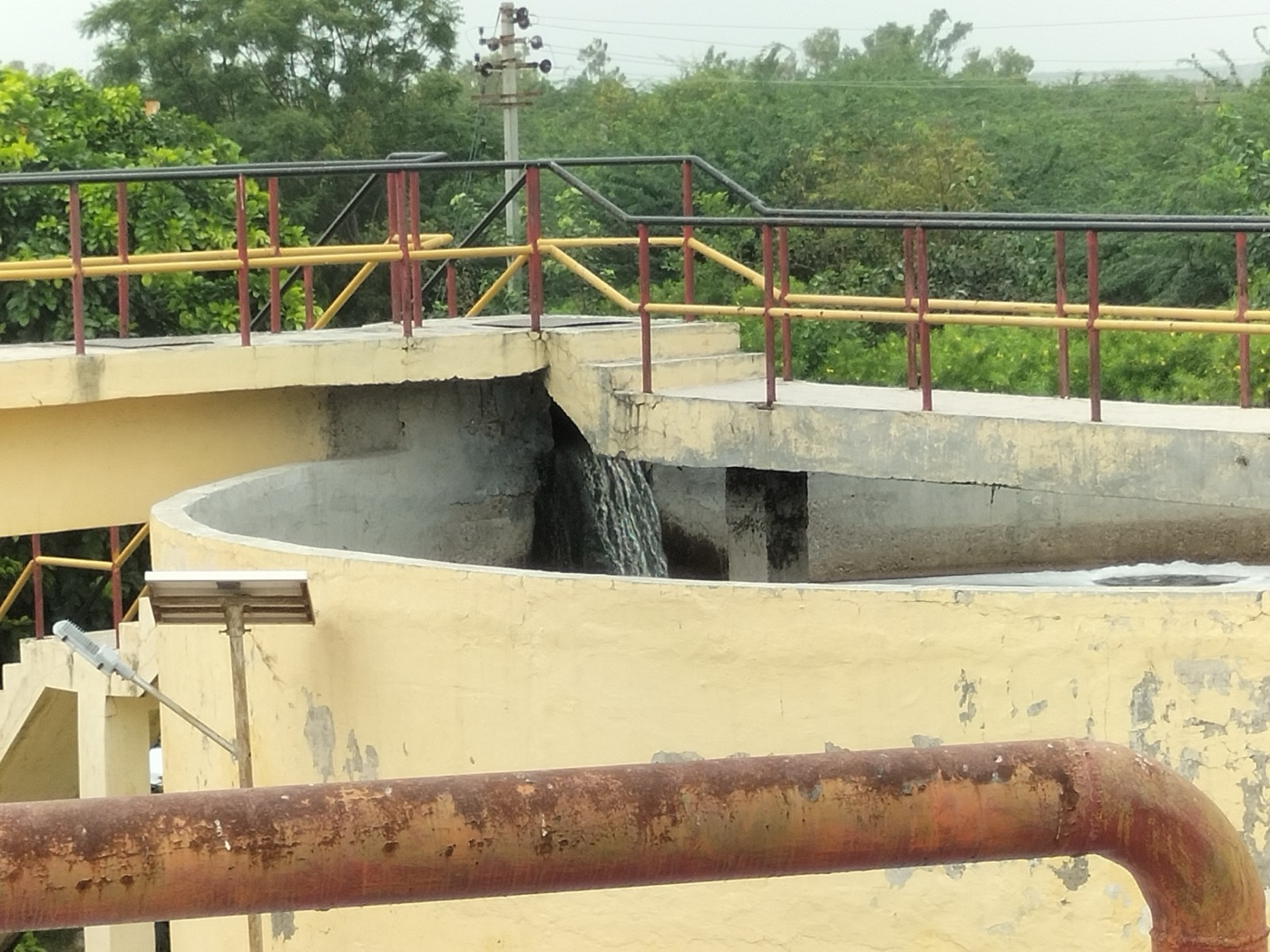 A chlorine contact tank. The water spends half an hour here with the dose before it goes to the pipes.