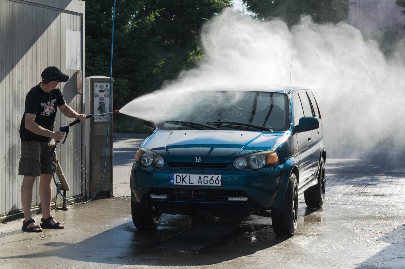 A self service bay. The pressure washer and the bucket use the water of the driveway and send it where the driveway sends it.